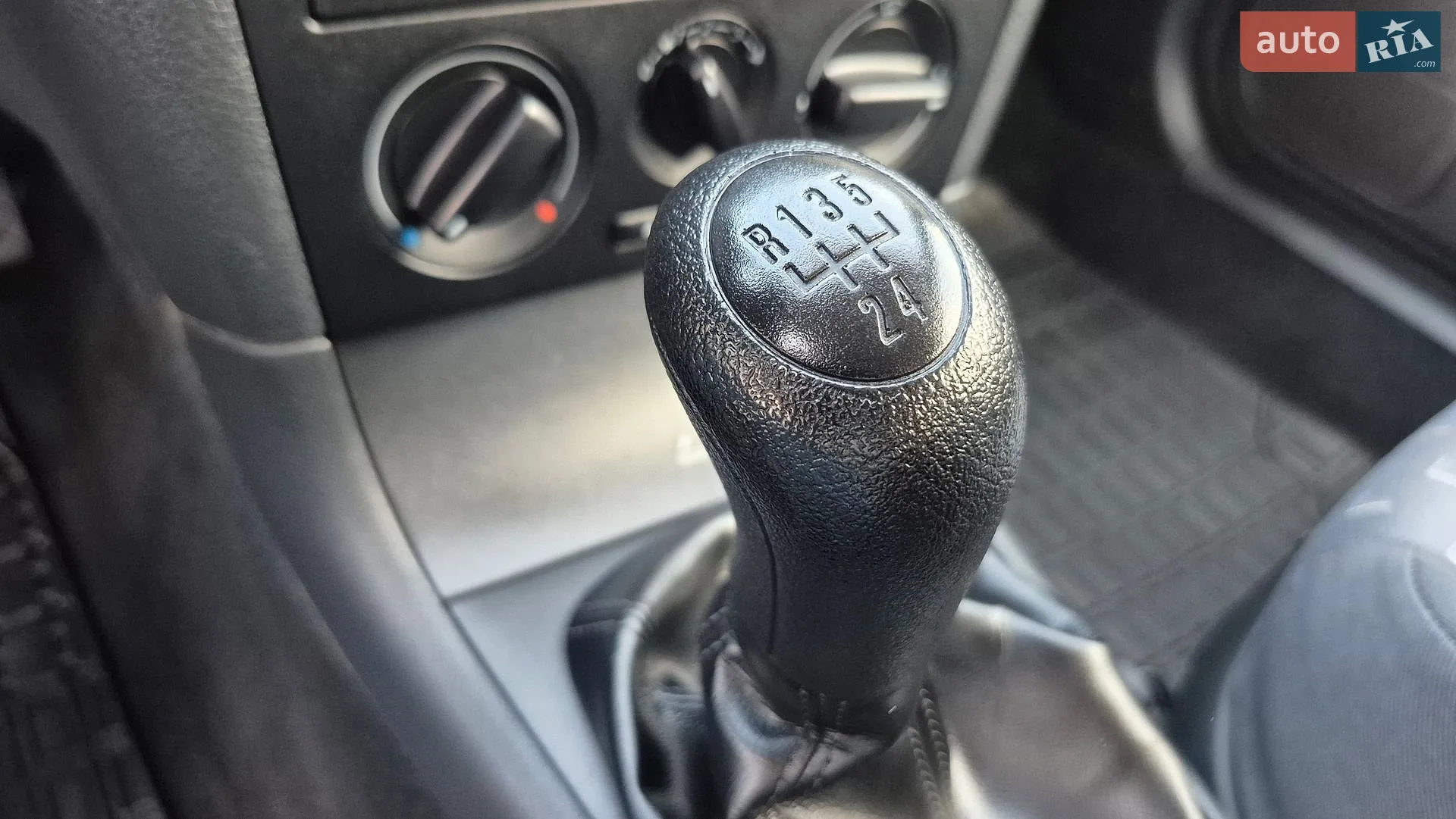 2010 Skoda Octavia - мініатюра 23
