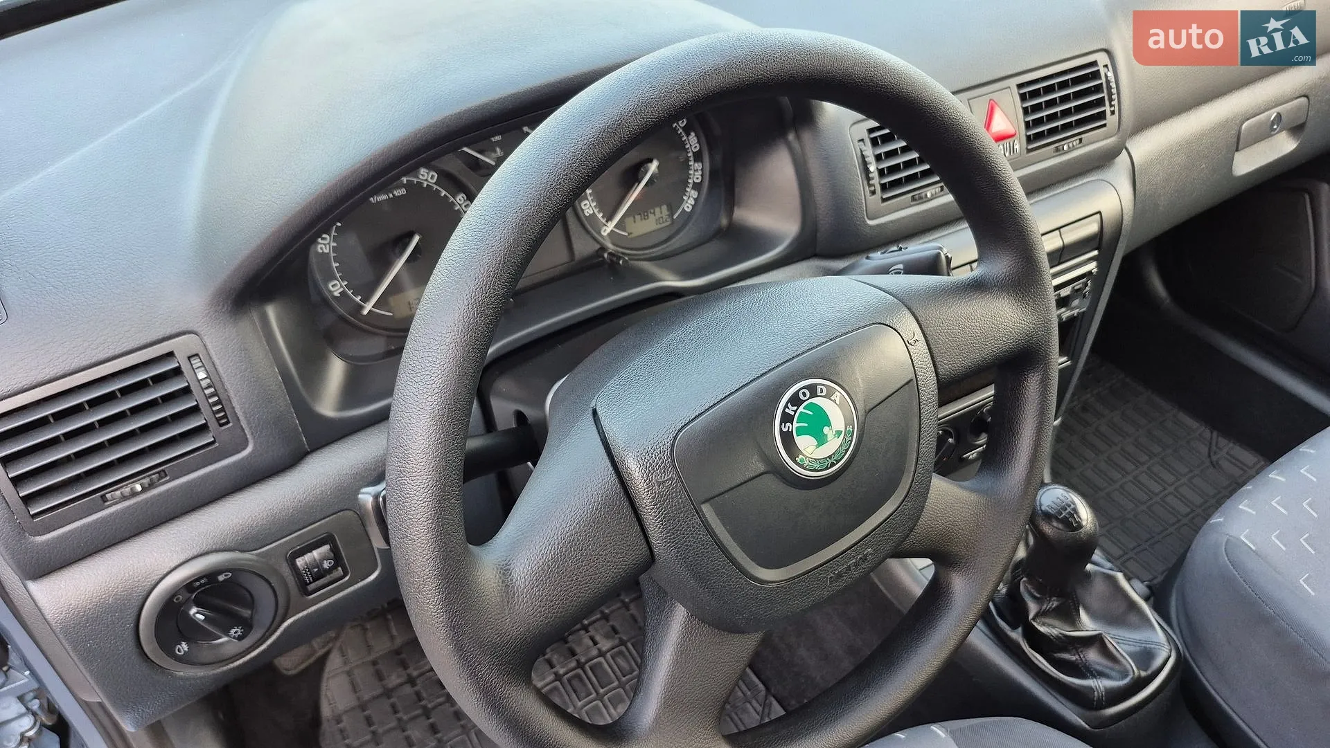 2010 Skoda Octavia - мініатюра 22