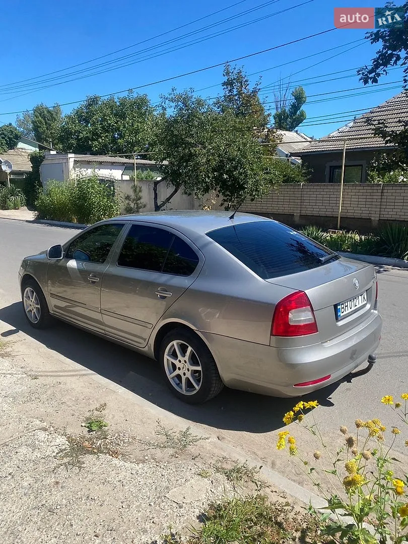 2010 Skoda Octavia - мініатюра 3