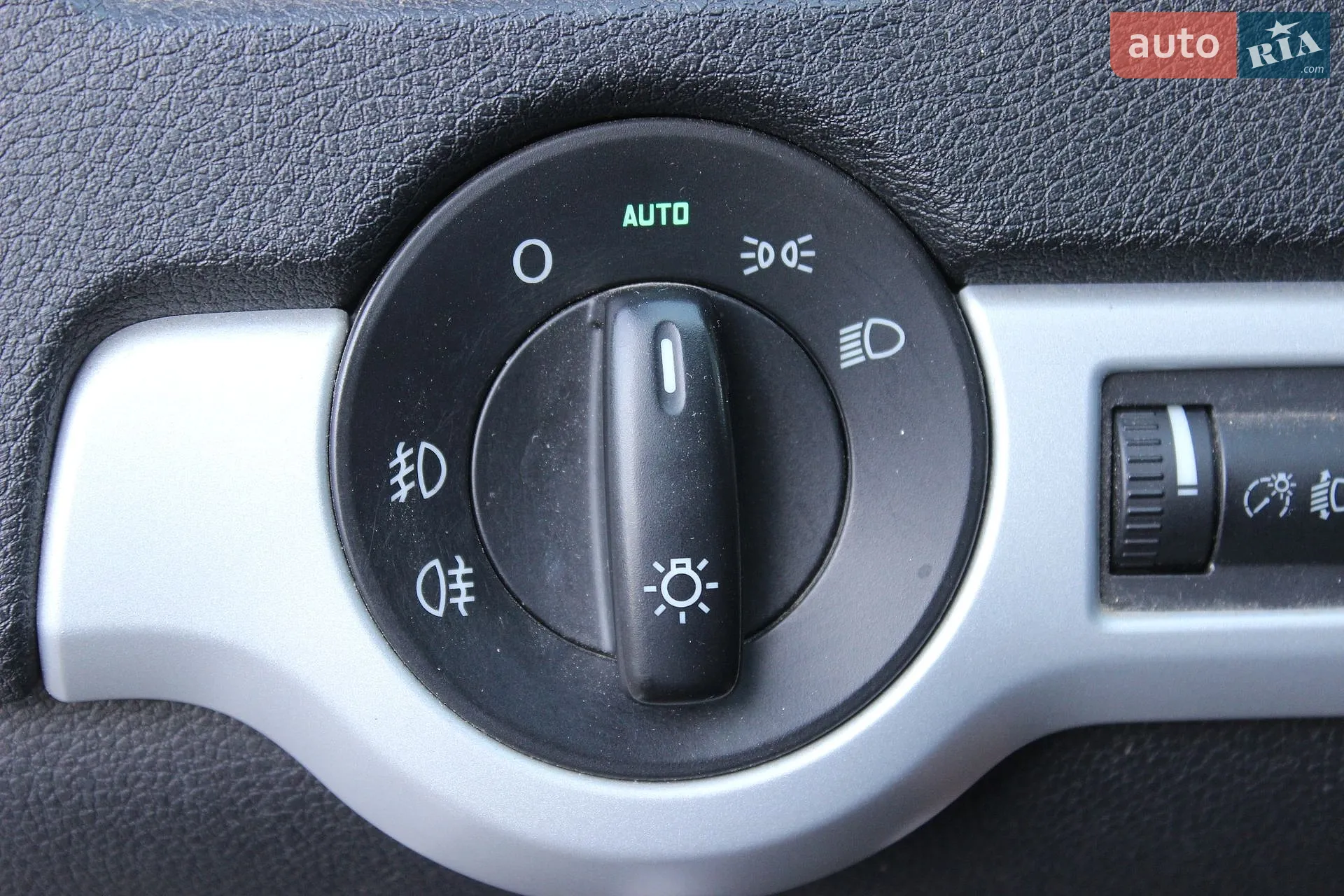 2010 Skoda Octavia - мініатюра 16