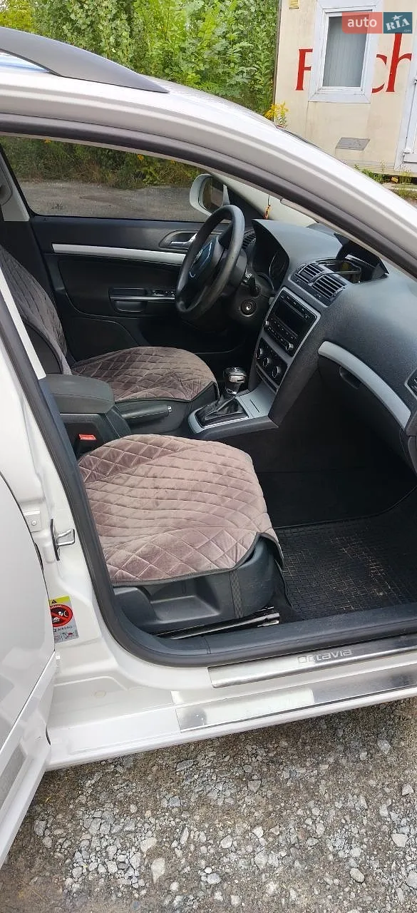 2010 Skoda Octavia - мініатюра 11