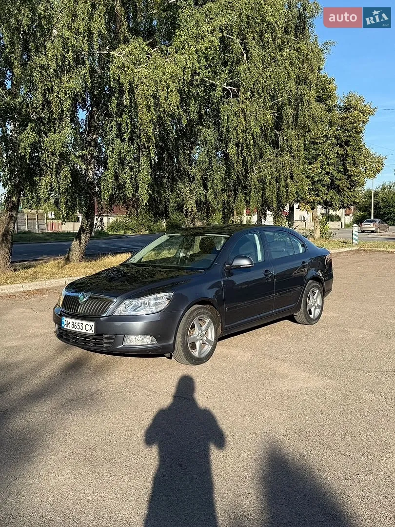 2010 Skoda Octavia - мініатюра 2