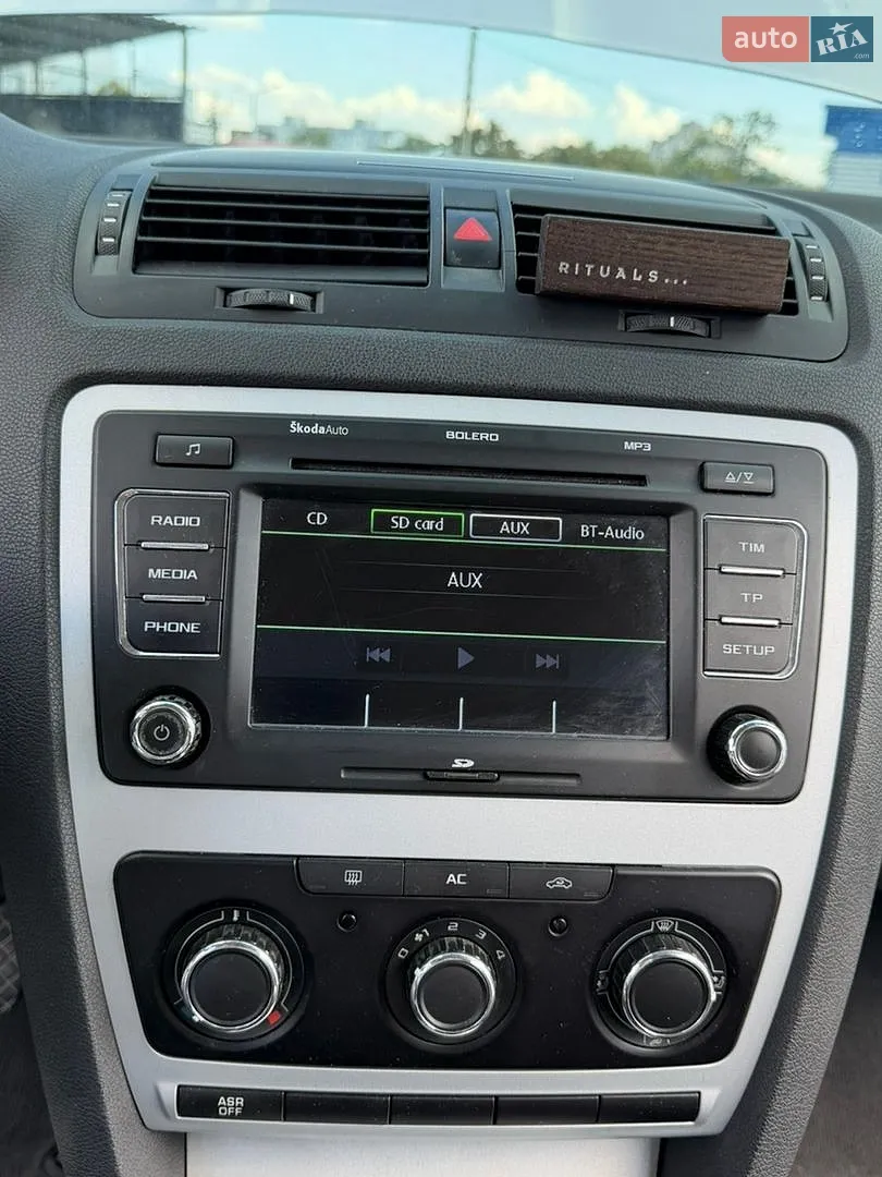 2010 Skoda Octavia - мініатюра 19