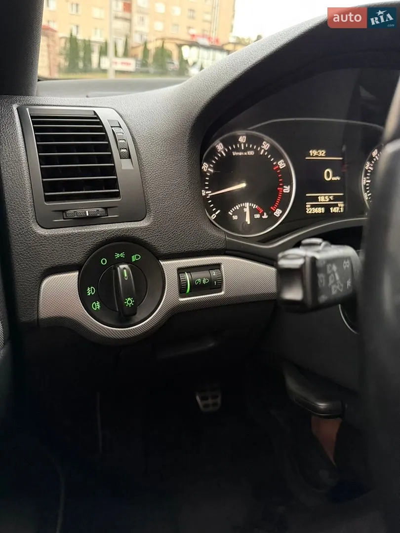 2010 Skoda Octavia - мініатюра 30