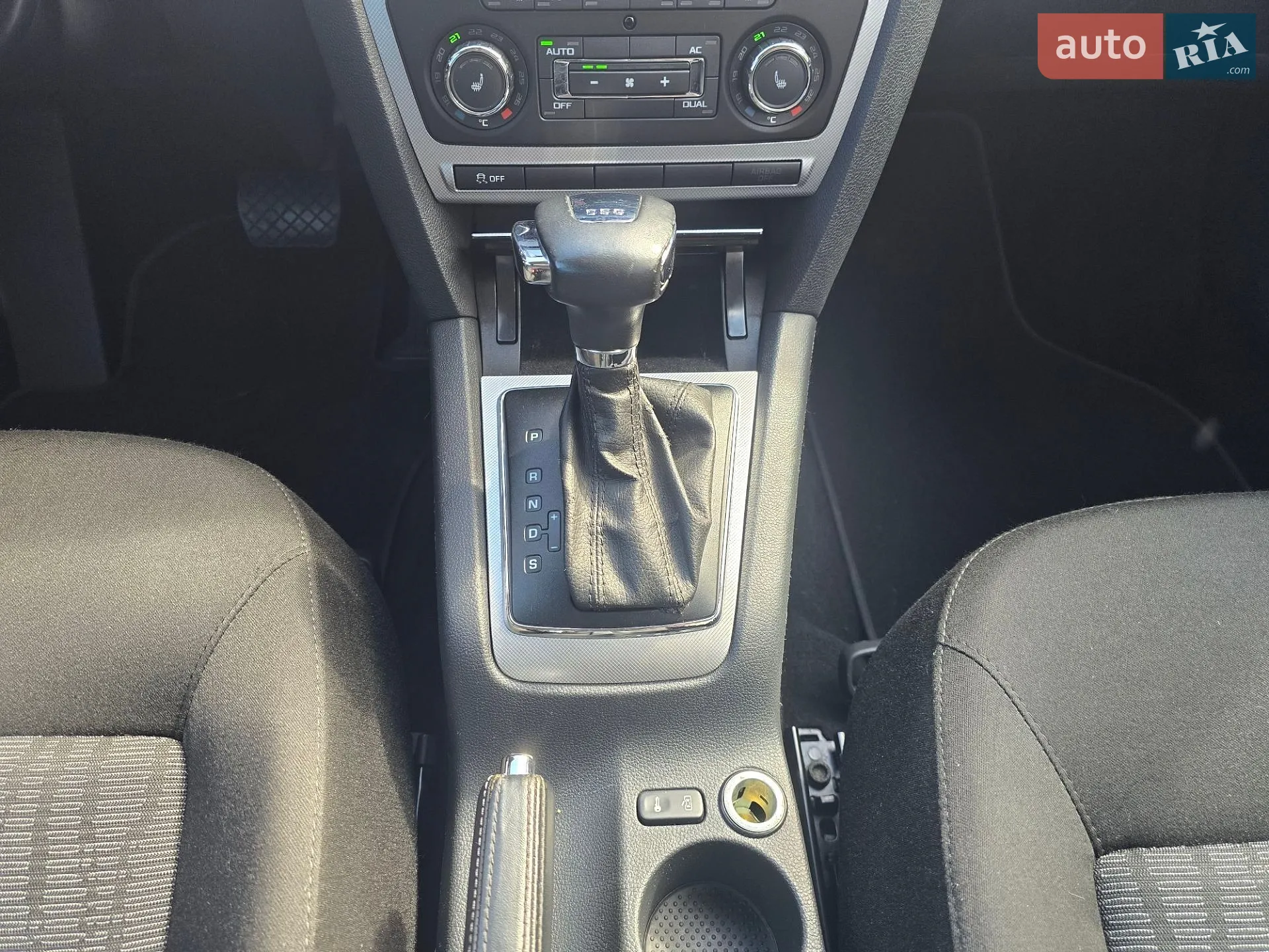 2010 Skoda Octavia - мініатюра 47