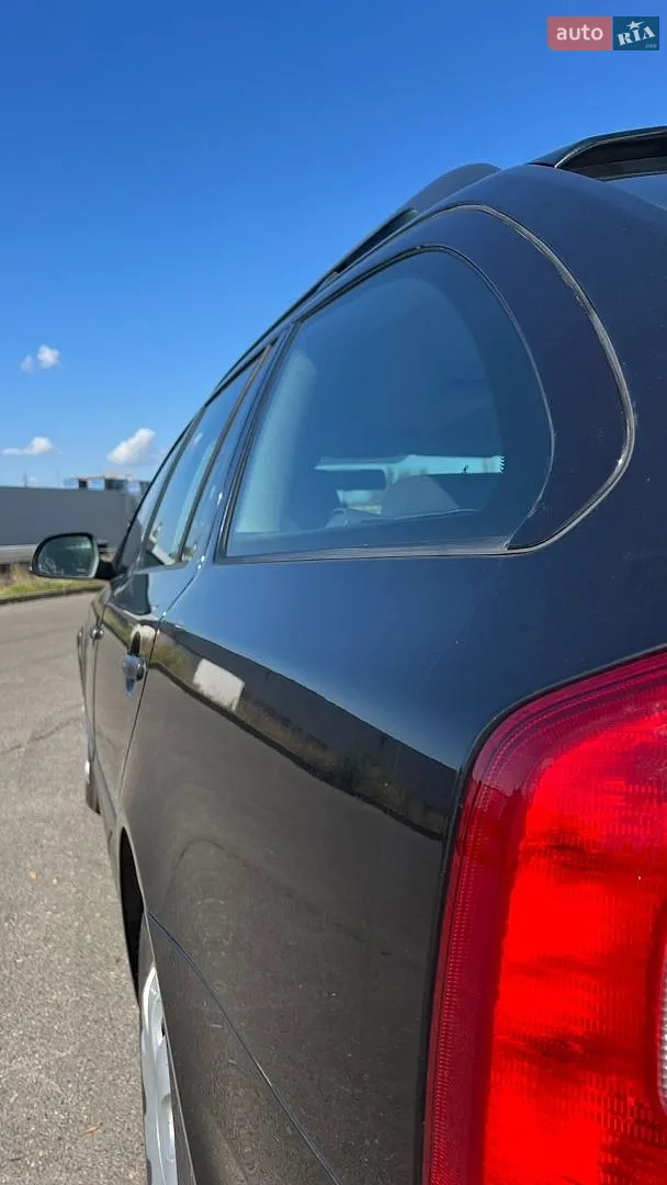 2010 Skoda Octavia - мініатюра 12