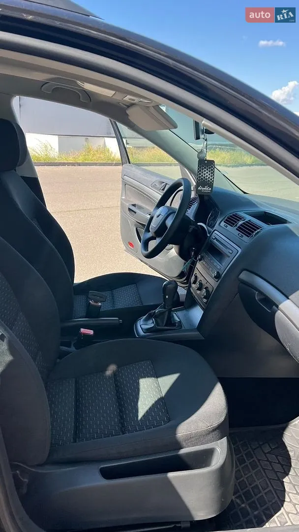 2010 Skoda Octavia - мініатюра 17