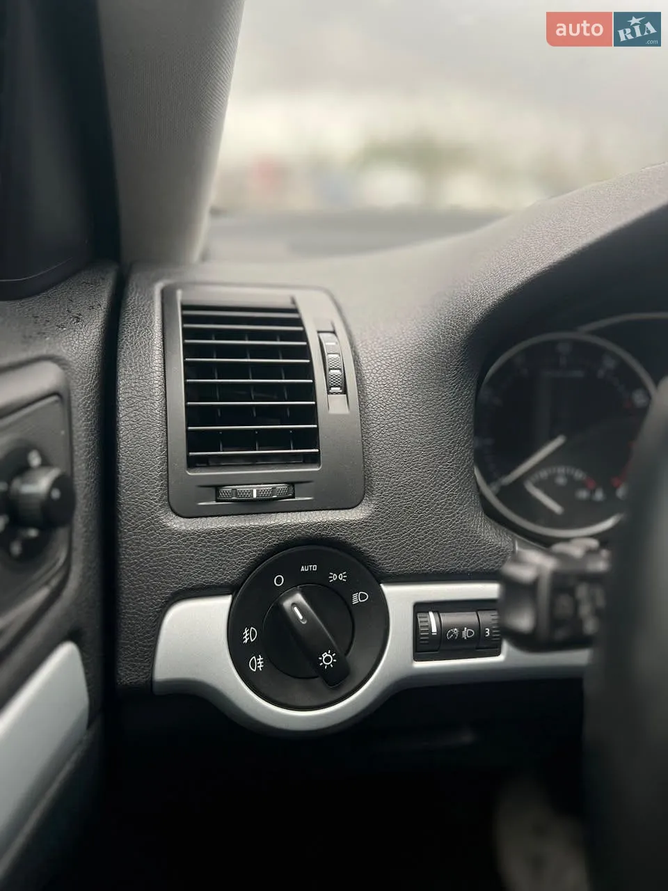 2010 Skoda Octavia - мініатюра 26