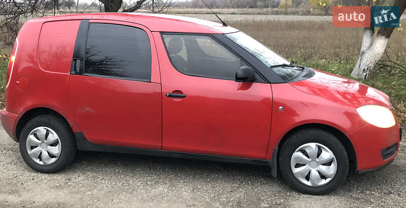 Вантажопасажирський фургон Skoda Praktik 2008 в Кагарлику