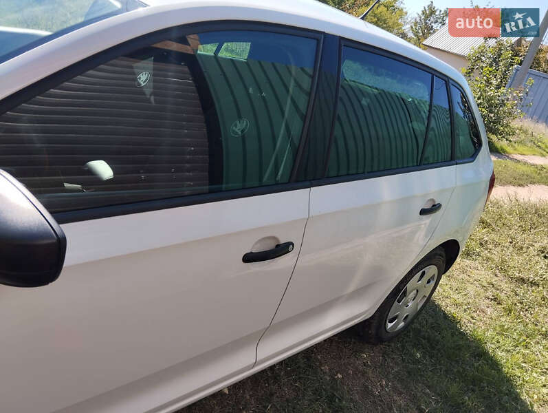 Хэтчбек Skoda Rapid 2014 в Черноморске фото 10 Хэтчбек Skoda Rapid 2014 в Черноморске