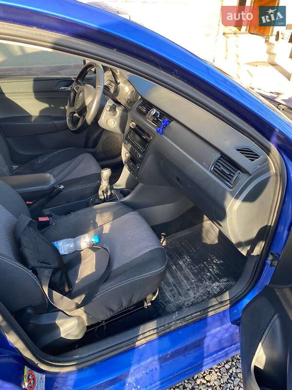 Лифтбек Skoda Rapid 2013 в Среднем