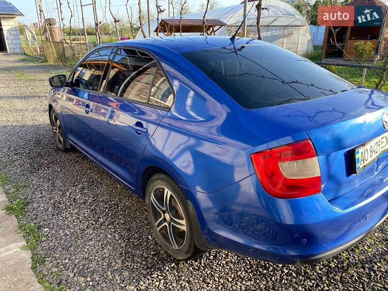 Лифтбек Skoda Rapid 2013 в Среднем
