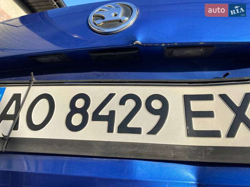 Лифтбек Skoda Rapid 2013 в Среднем