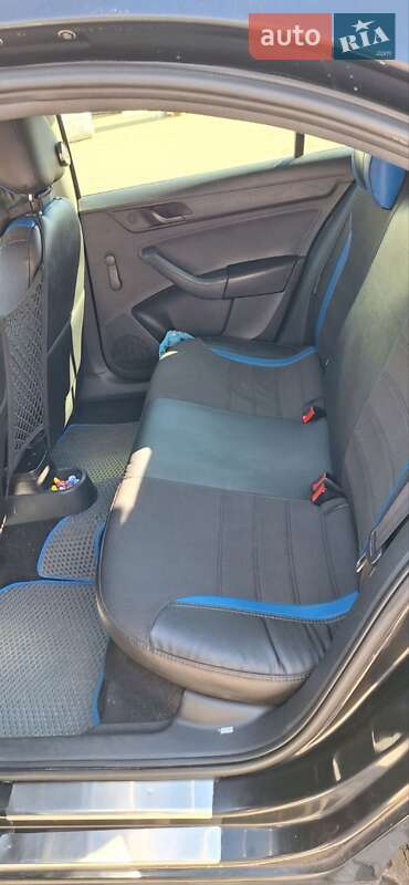 Лифтбек Skoda Rapid 2013 в Львове