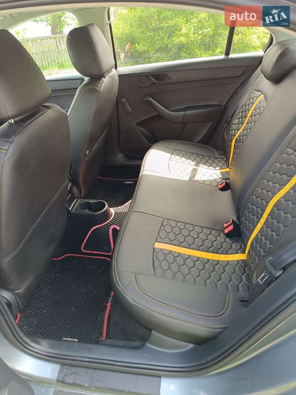 Хэтчбек Skoda Rapid 2013 в Звягеле фото 7 Хэтчбек Skoda Rapid 2013 в Звягеле