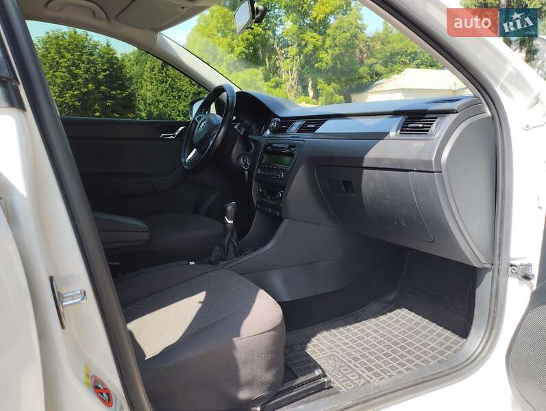 Лифтбек Skoda Rapid 2015 в Ромнах