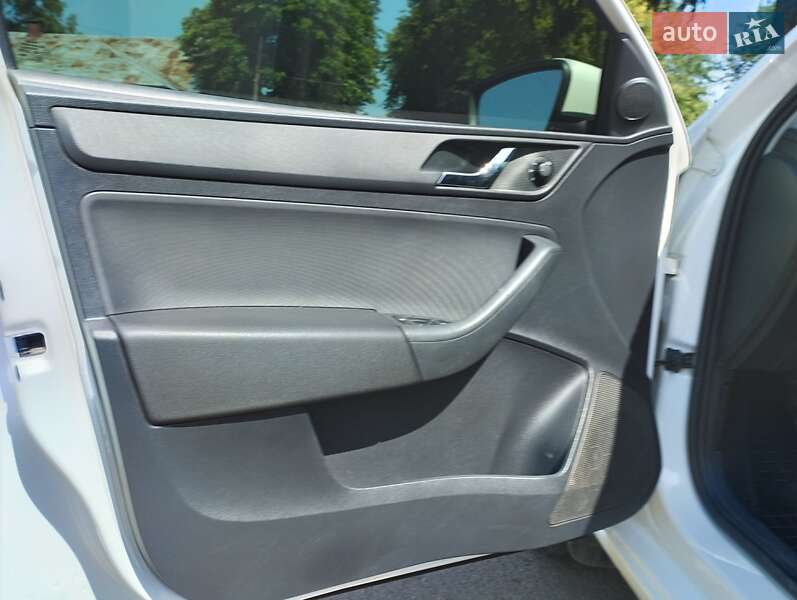 Лифтбек Skoda Rapid 2015 в Ромнах