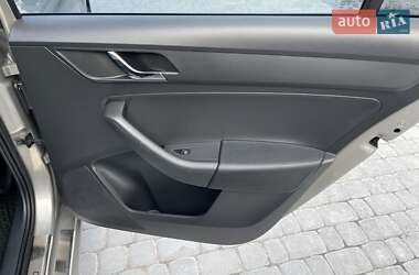 Лифтбек Skoda Rapid 2013 в 