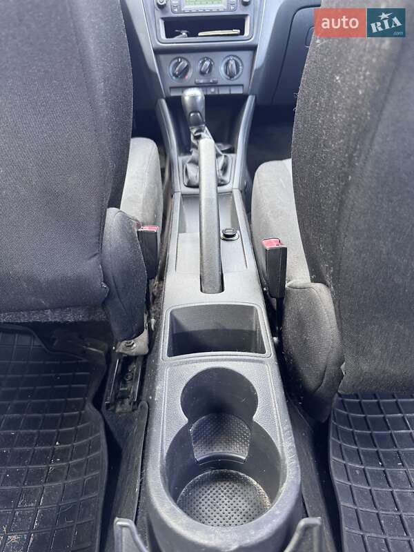 Лифтбек Skoda Rapid 2013 в Киеве фото 17 Лифтбек Skoda Rapid 2013 в Киеве