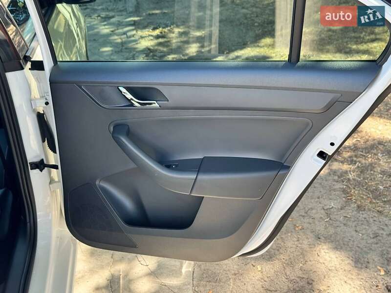 Лифтбек Skoda Rapid 2013 в Днепре
