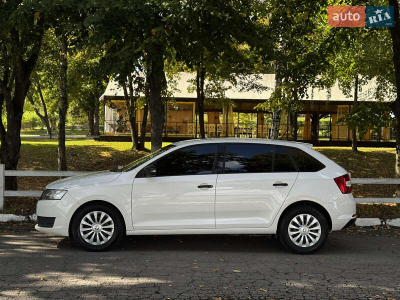 Хэтчбек Skoda Rapid 2015 в Киеве
