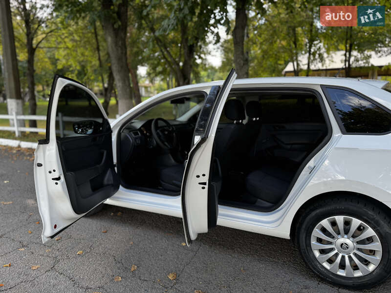 Хэтчбек Skoda Rapid 2015 в Киеве