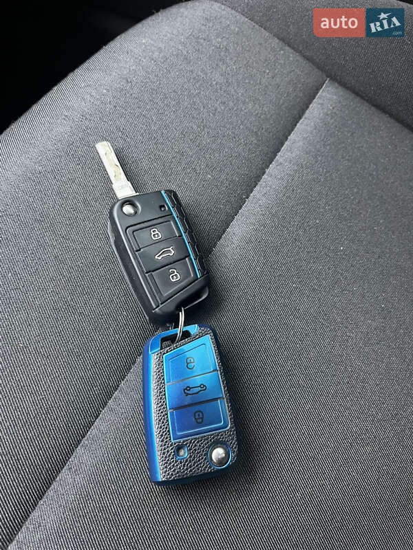 Хэтчбек Skoda Rapid 2015 в Киеве фото 14 Хэтчбек Skoda Rapid 2015 в Киеве