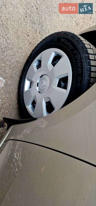 Лифтбек Skoda Rapid 2013 в Песочине