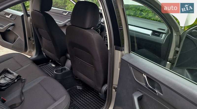 Лифтбек Skoda Rapid 2013 в Песочине