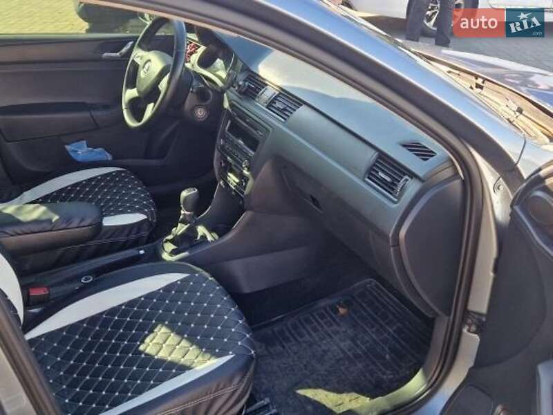 Хэтчбек Skoda Rapid 2013 в Днепре