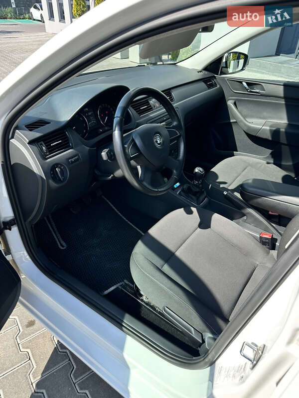 Лифтбек Skoda Rapid 2013 в Ровно