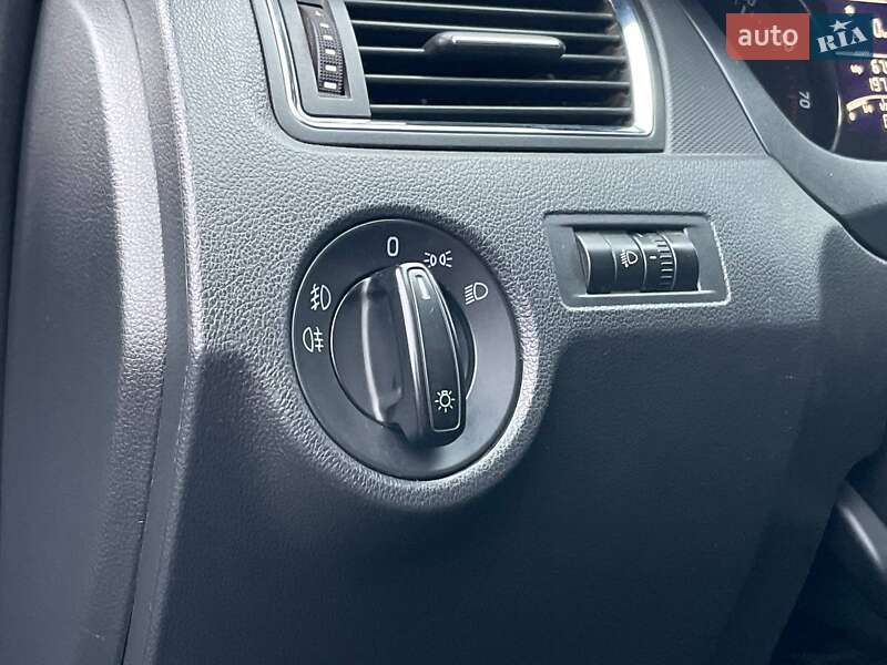 Ліфтбек Skoda Rapid 2013 в Києві фото 23 Ліфтбек Skoda Rapid 2013 в Києві