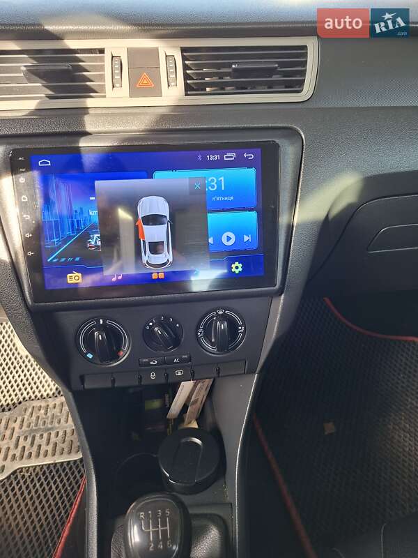 Хэтчбек Skoda Rapid 2013 в Звягеле фото 9 Хэтчбек Skoda Rapid 2013 в Звягеле