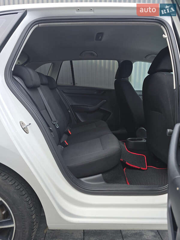 Хэтчбек Skoda Rapid 2015 в Луцке