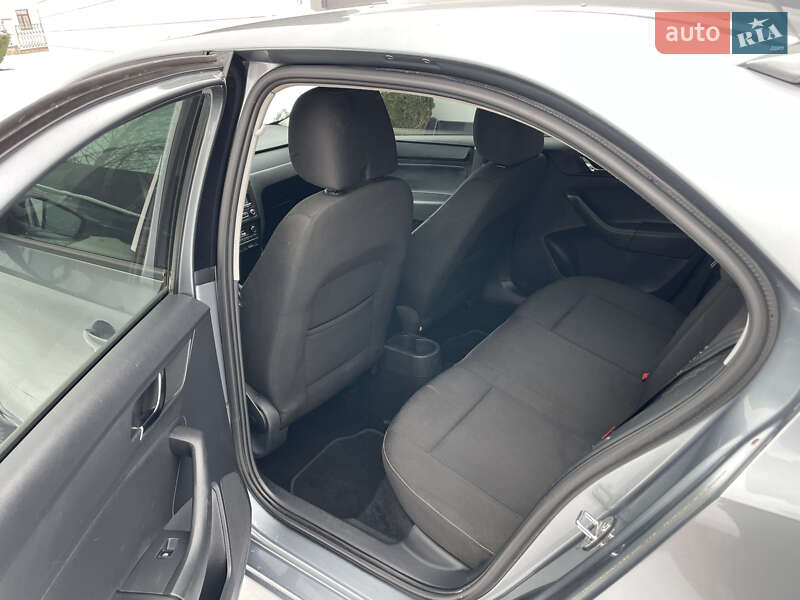 Лифтбек Skoda Rapid 2013 в Киеве фото 31 Лифтбек Skoda Rapid 2013 в Киеве