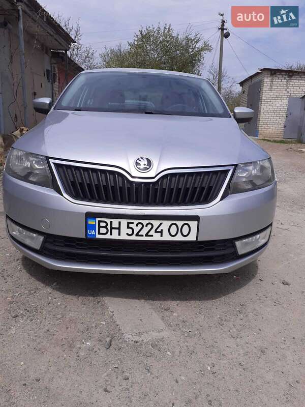 Лифтбек Skoda Rapid 2012 в Южном фото 4 Лифтбек Skoda Rapid 2012 в Южном