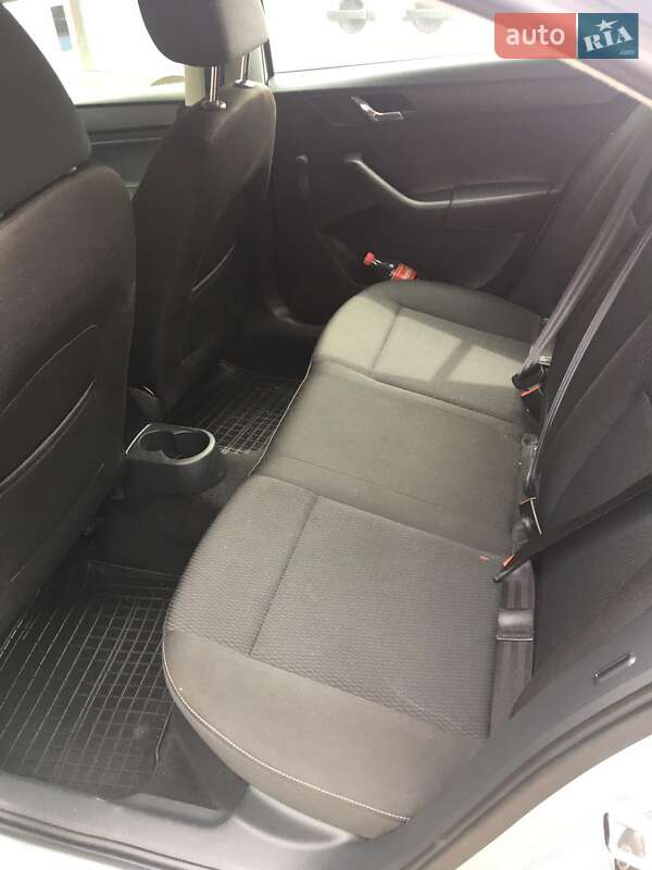 Лифтбек Skoda Rapid 2012 в Южном фото 7 Лифтбек Skoda Rapid 2012 в Южном