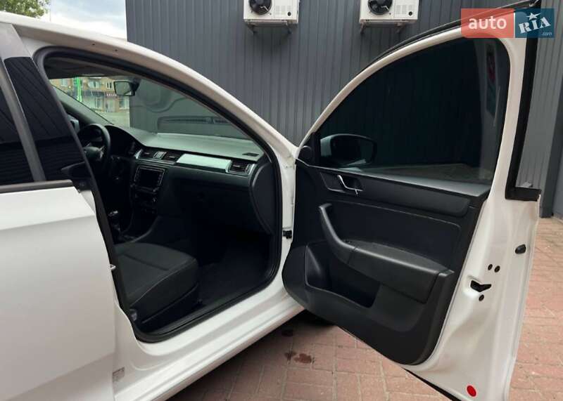 Лифтбек Skoda Rapid 2015 в Кропивницком