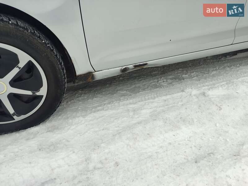 Лифтбек Skoda Rapid 2013 в Умани фото 13 Лифтбек Skoda Rapid 2013 в Умани