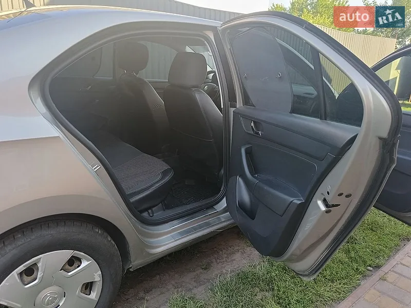 Skoda Rapid 2013 VIN TMBAD2NH6DB102318 фото оголошення 23 з 83