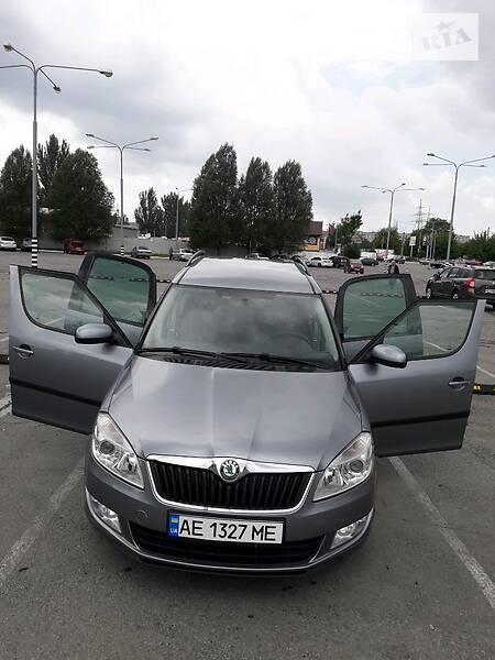 Універсал Skoda Roomster 2011 в Дніпрі
