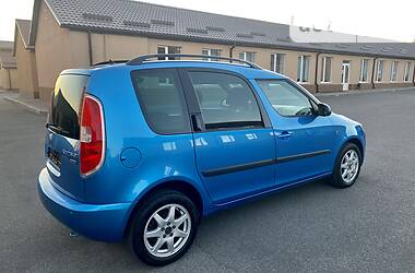 Хетчбек Skoda Roomster 2010 в 