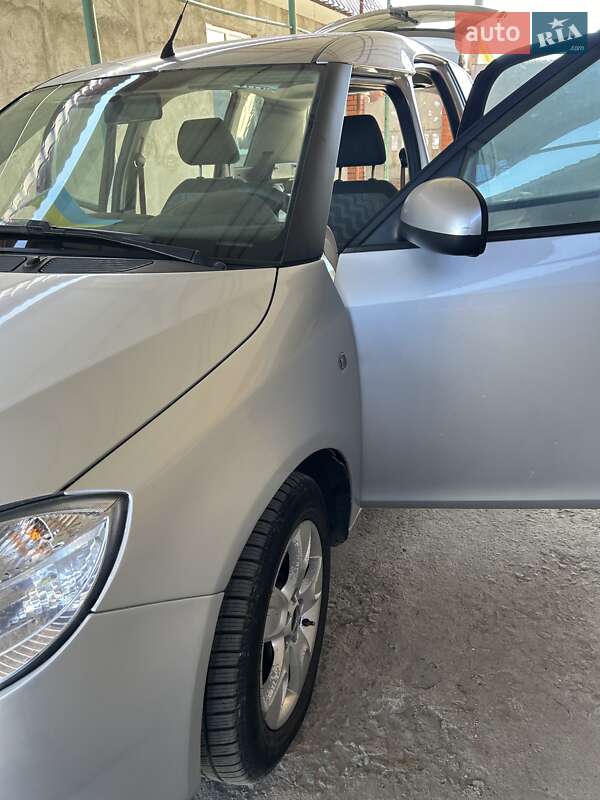 Микровэн Skoda Roomster 2008 в Веселинове