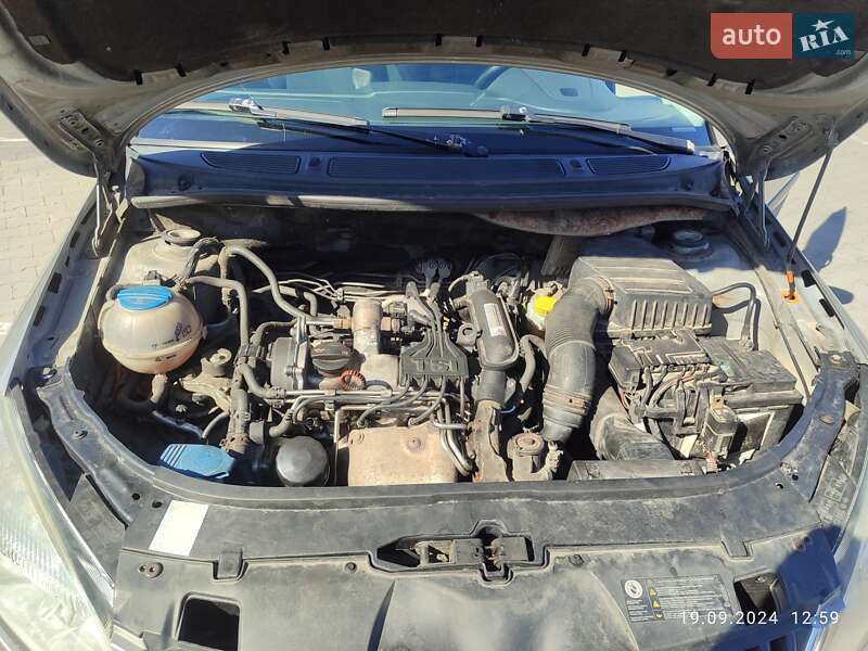 Микровэн Skoda Roomster 2011 в Киеве