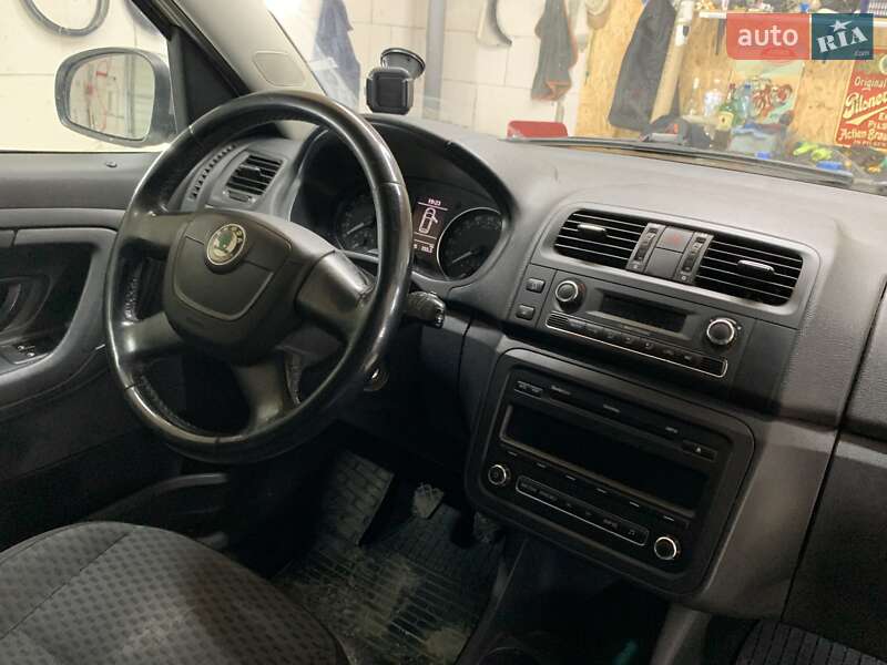 Мікровен Skoda Roomster 2011 в Сваляві