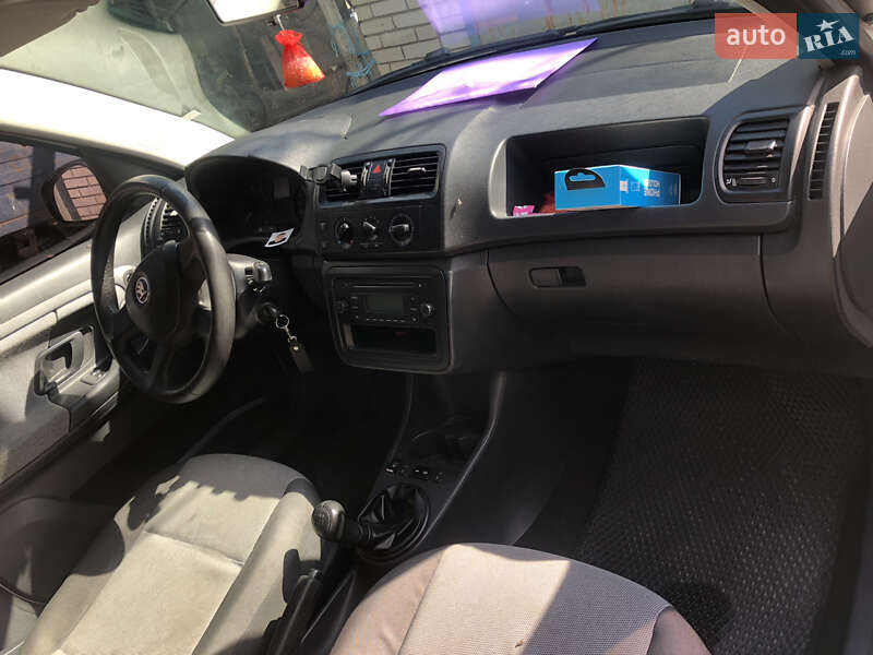 Микровэн Skoda Roomster 2013 в Теплике