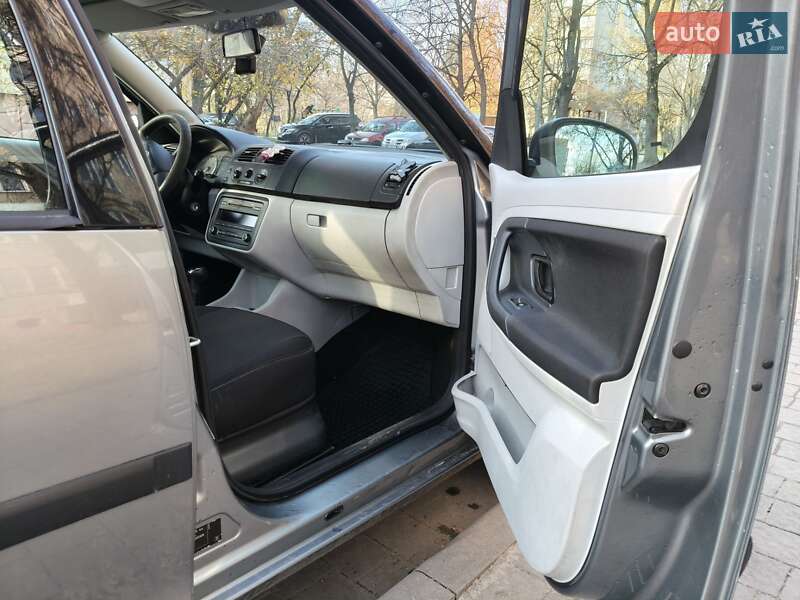 Микровэн Skoda Roomster 2010 в Львове фото 2 Микровэн Skoda Roomster 2010 в Львове