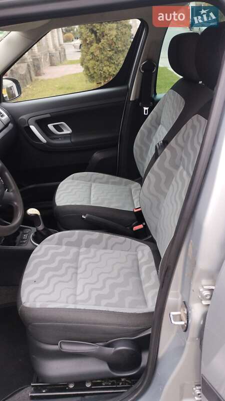 Микровэн Skoda Roomster 2009 в Виннице