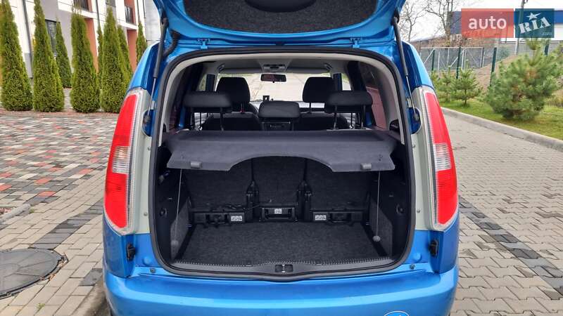 Микровэн Skoda Roomster 2009 в Луцке