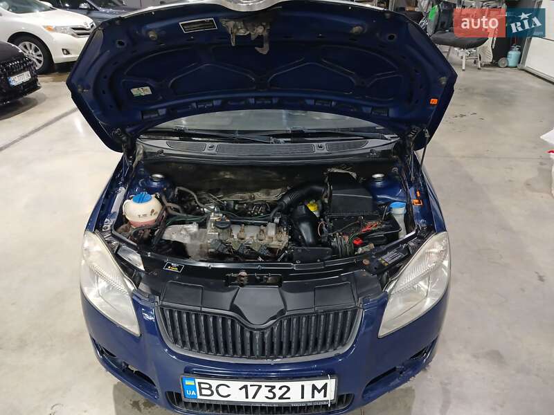 Микровэн Skoda Roomster 2009 в Львове